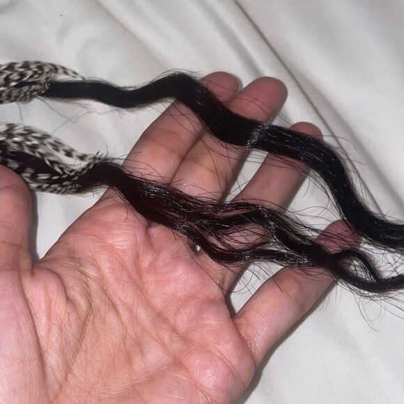 Hair or roach clip accessory with bird feathers and faux hair main image 8